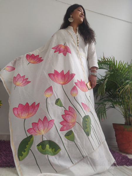 Hand painted lotus dupatta, handpainted pichwai dupatta, chanderi dupatta, handwoven dupata